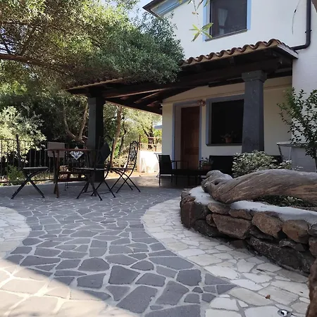 Residenza Di Campagna Dolmen Motorra Летний дом Доргали